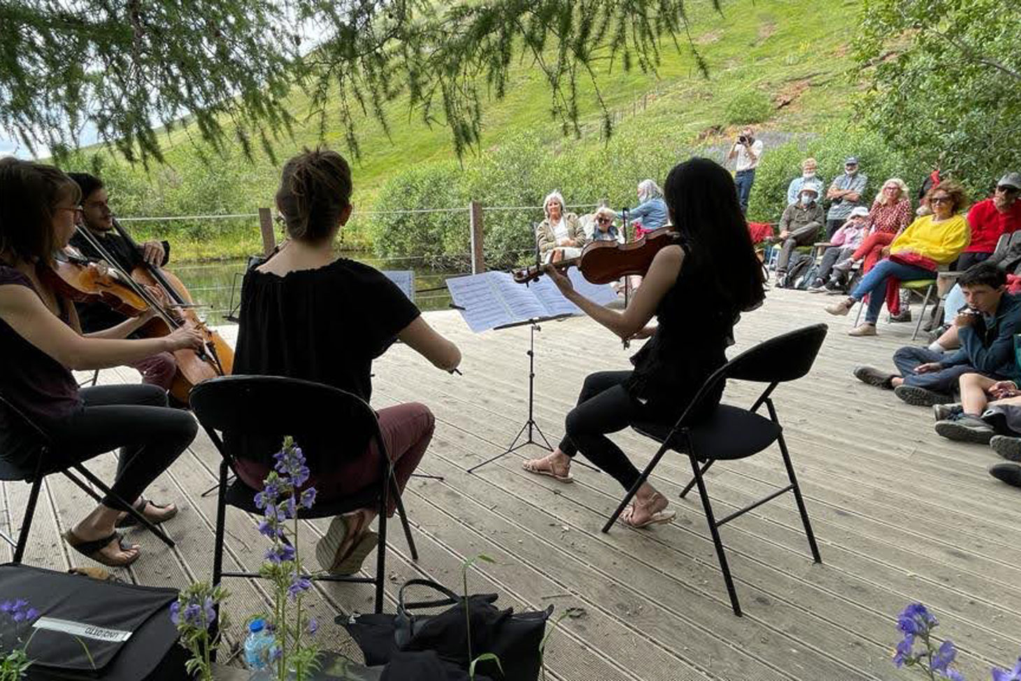 Sur la terrasse, face à la Meije